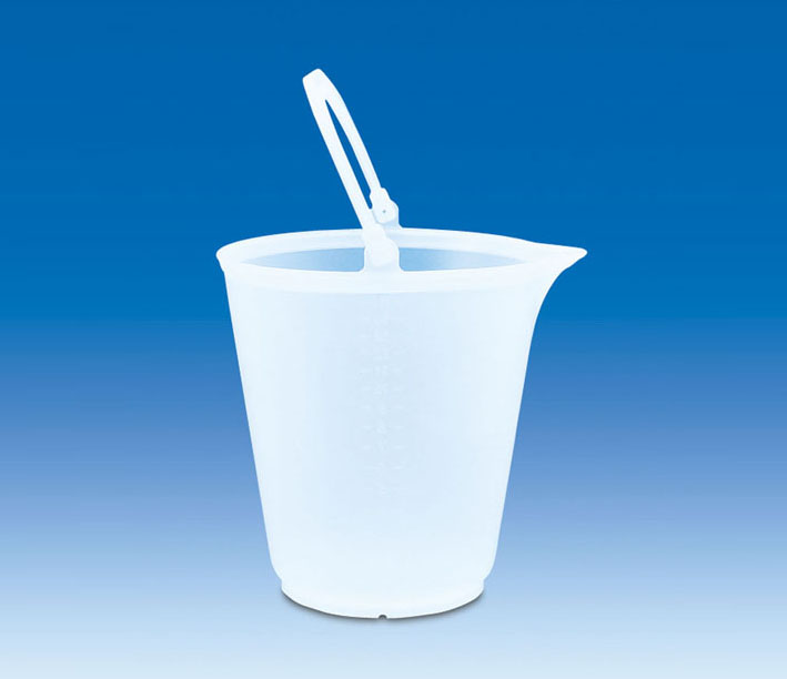 Plastic bucket with spout 15L, PP